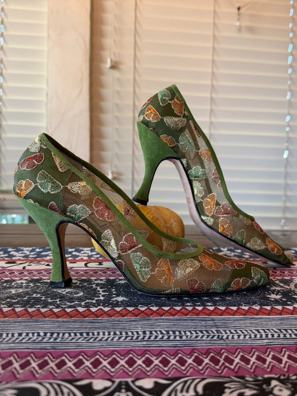 Todd Oldham Times 7 Green Embroidered Mesh Vintage Suede Heels, 7.5B, Preowned